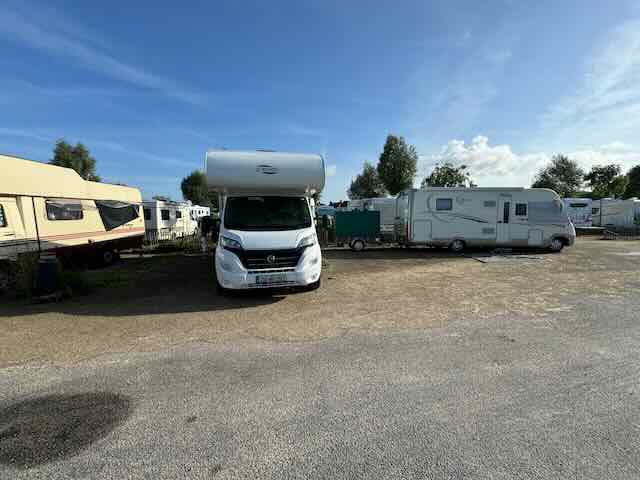 Camping Car Park Aire in Beauvoir